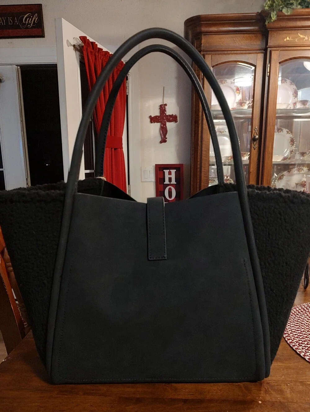 Jelavu Black Structured Tote with Gold Accent